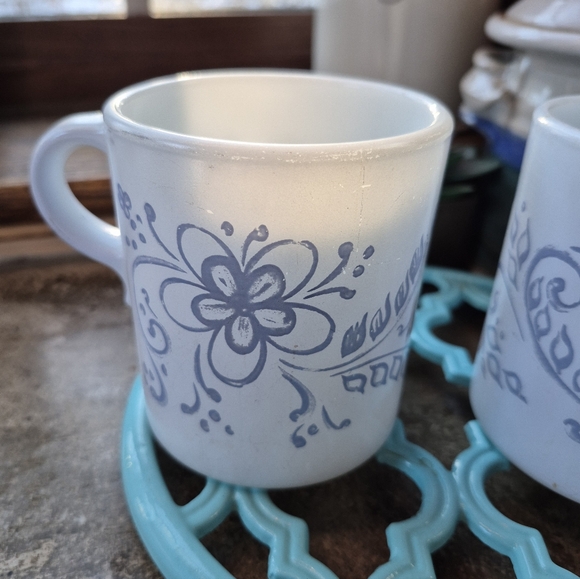 2 Vintage Pyrex Brittany Blue Flower 489 10 oz. Tea Cups Coffee Mugs 1967 USA - Picture 4 of 12